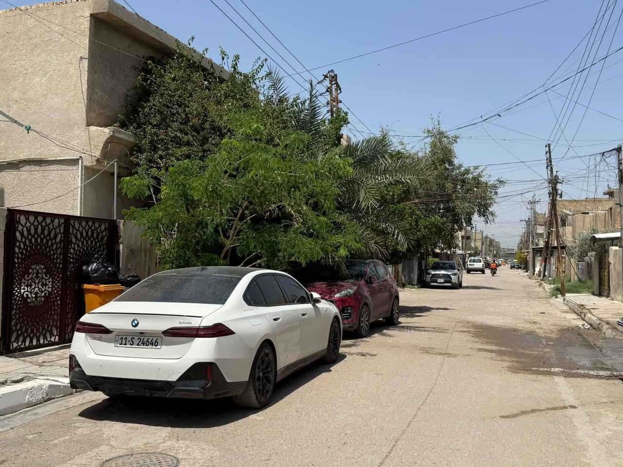 للبيع المساحه 200 متر السعر 270 وبي مجال
الطابق الارضي غرفتين نوم  وصاله ومطبخ  وحمام   وحمام ضيوف خارجي

الطابق الثاني غرفتين نوم  وهول  ومطبخ 

موقع الدار حي الجهاد مربع الافين  شارع جدا هادء ونضيف 
***********
