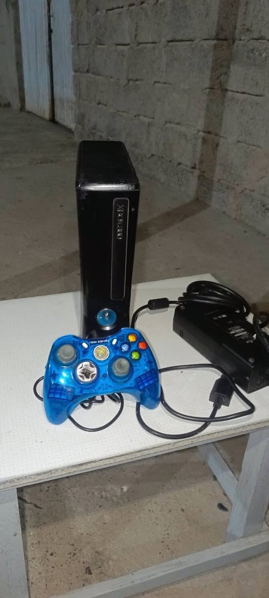 اكس بوكس 360 سلم جهاز نضيف مال بیت

يحتوي على 63 لعبة قويات مع يدا وحدة اصلية واير

وكامل ملحقاتة

السعر 105 قفل

للتواصل *********** او خاص
