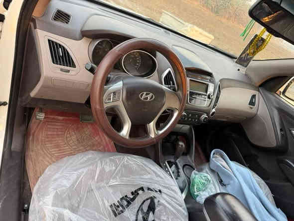 السلام عليكم توسان مديل 2014 مكفوله كفاله عامه سياره كلشي واظح بلصور سعر 153 وبيه مجال بصيط مكان سياره النجف مشخاب رقم تواصل ***********
