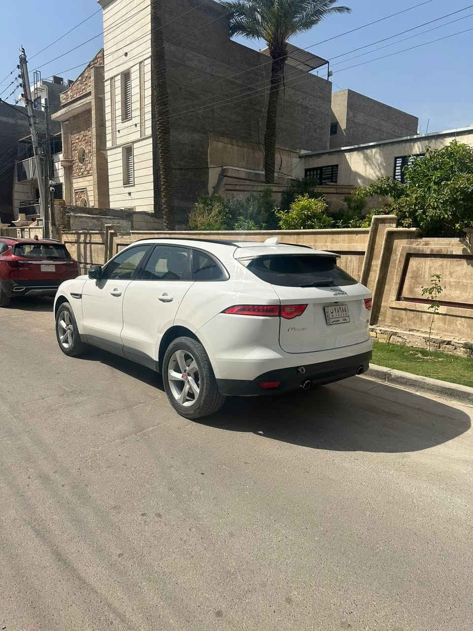 جكور f-pace
مديل ٢٠١٧ 
السيارة فل مواصفات
فتحة سقف بانوراما
تحكم ستيرن
كروز كنترول 
اوتو درايف
تبريد قطعتين
كشنات تدفئة 
خزن ميموري للكشنات
السيارة تعتبر شبه كلين تايتل ماعدا الضربة بالباب الخلفي بشكل سطحي ومرجعة بارد
التواصل حصرا واتساب 
***********

