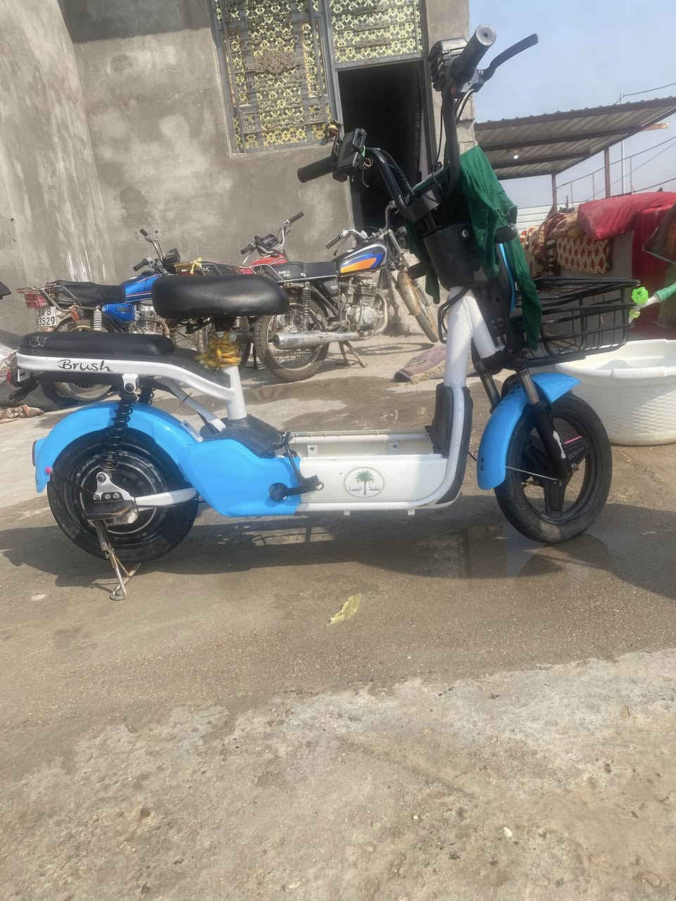 السلام عليكم دراجه شحن للبيع حجم14صار شهر ماخذهه نوعه (نخيل البصره)دراجه جديده مانقصهه اي شي مكاني بصره كرمه علي للاستفسار(***********)
