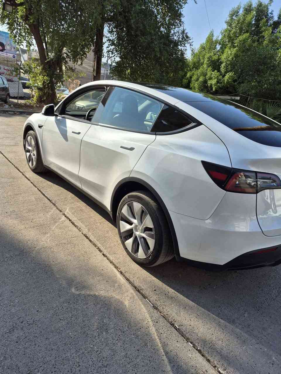 السلام عليكم تسلا y  موديل 2024 دبل ماطور لونج رينج اون لاين فون كي ماشيه 8000 ميل ايرباك برده وكرسي جهه وحده بجم كبس صور الحادث موجوده مرقم بغداد باسمي ***********
