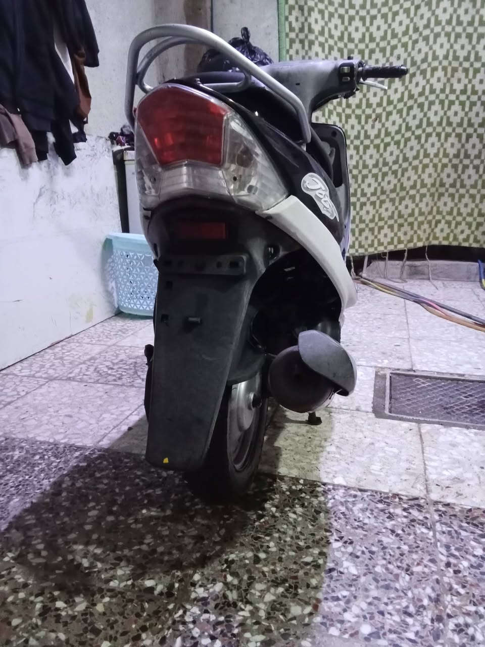 السلام عليكم شباب دراجة ماكس منغولي دراجة كاملة مكملة ملاح كلش قوي مثل ما اموضح  بلصور كابريتر سلف ابلاديات كفرات كلهه تايواند لاصليات كهربائيات كلهن شغالات كيلومتر كيج بانزين كلوب عالي ناصي سكن وية البريكات اشاير يمنة يسرة مابيهة نقص ابد جديدة بمعنة الكلمة شلعة ومعدل ونعومة متنسمع برغي واحد ما مفتوح بيهة العنوان بغداد باب المعضم ولا ستفسار ***********
