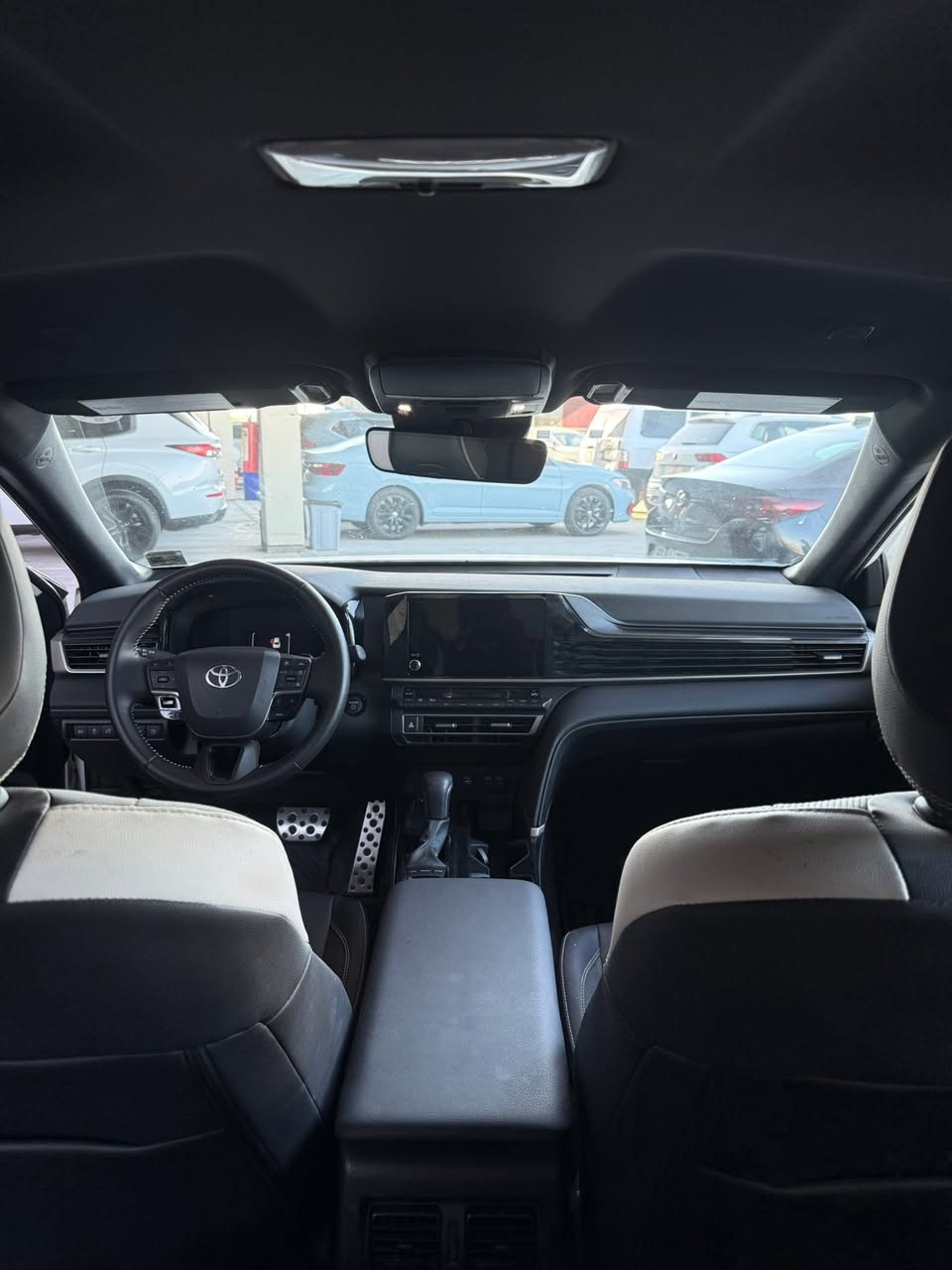 🚗 للبيع: تويوتا كامري 2025 SE  
• فئة SE الرياضية
تفاصيل اكثر على الخاص 
• محرك 2.5 لتر اقتصادي وقوي
• شاشة كبيرة مع Apple CarPlay و Android Auto لاسلكي
• مقاعد رياضية مريحة بتصميم أنيق
• مقعد السائق كهربائي
• تشغيل بصمة ودخول ذكي
• مثبت سرعة ذكي
• كاميرا خلفية مع حساسات
• شاحن لاسلكي للموبايل
• جنوط ألمنيوم رياضية 18 إنج
• مكيف أوتوماتيك ثنائي المناطق
• مقود جلد متعدد الوظائف
• أنظمة أمان متطورة مثل التحذير من النقطة العمياء، المحافظة على المسار، والفرملة التلقائية للطوارئ
• نظام مراقبة السائق ومساعدة القيادة
3 قطع 
رقم الشاصي 4T1DBADK9SU026326
السعر مناسب وبي مجال


**إذا كنت صاحب هذا الإعلان وتريد حذفه لأي سبب، رجاءا أرسل رسالة إلى الدعم الفني**