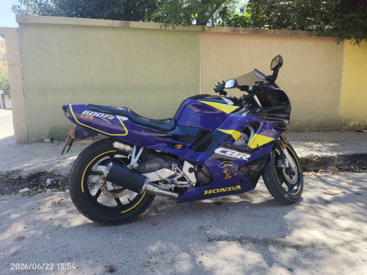 cbr 600 f2 
بۆ فرۆشتن مەکینە کەپس 
ماڵەکە پاکە بێ کێشە بێ مەسرەف 
مۆدێل ١٩٩٤  
دوکەڵی نییە سەوتێکی ساف  ساف 
ڕۆنی تازە گۆڕاوە کلاج و ئیستۆپ مەزبووت 
 بەس لە سایەقی کەمە 
سعر ٢٢ گەڵا یەک تۆز معامەلەی برایانە موشتەری نی سەرم مەهێشێنە ❤️ السليمانية, العراق


**إذا كنت صاحب هذا الإعلان وتريد حذفه لأي سبب، رجاءا أرسل رسالة إلى الدعم الفني**