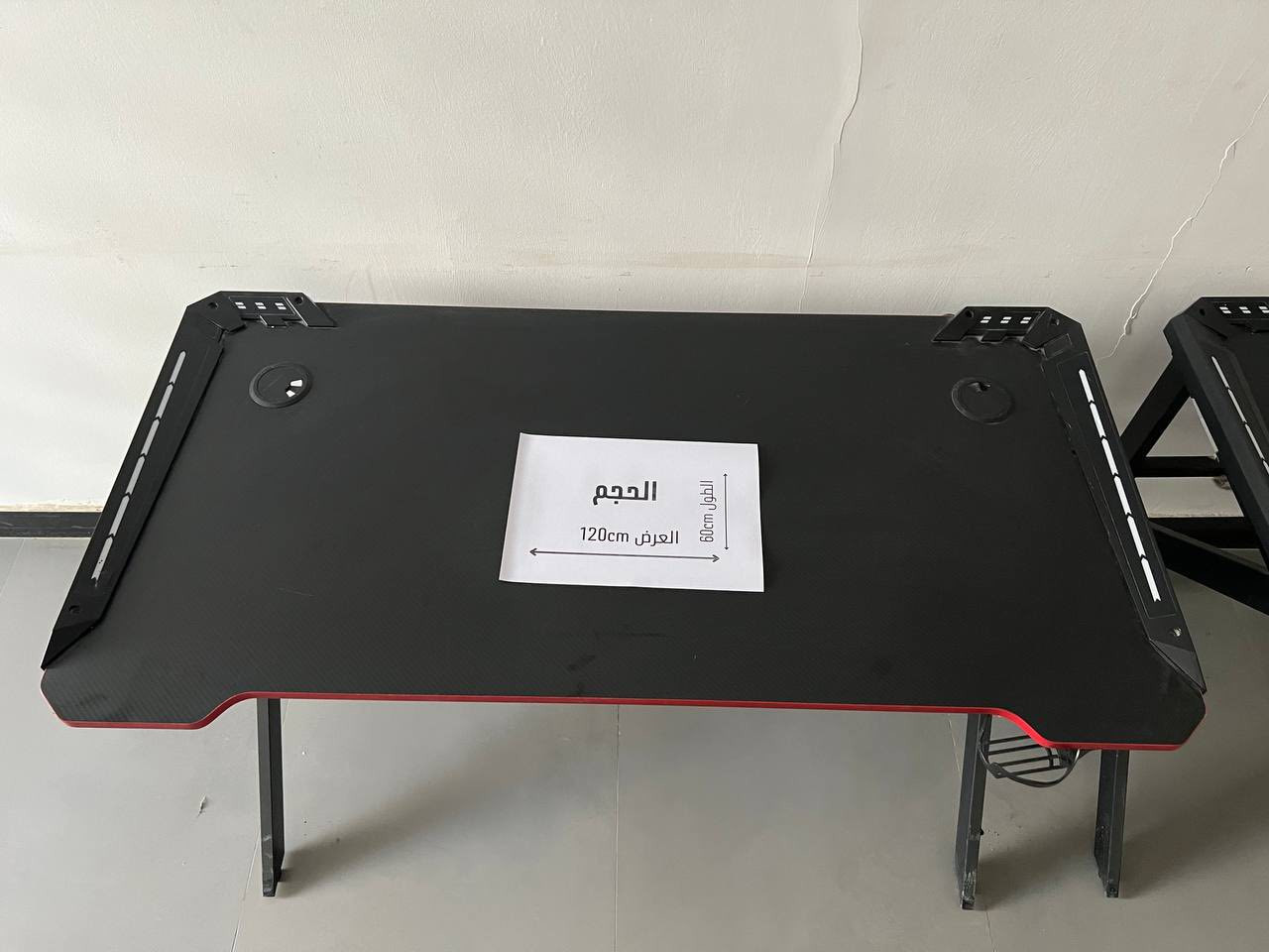 سلام عليكم  توفر جديدنا السعر ١١٠ رقم وتساب *********** 🔥 ميز العاب نوع Mass - RGB - المادة المصنوع منها:الستيل - المادة على المنضدة:كاربون فايبر الطول:120سم - العمق:60 سم - الارتفاع:75سم - مميزات اضافية:(حامل كوب/حامل سماعة/منظم الكيبلات)
