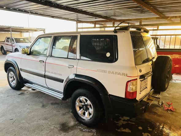 بترول موديل 2000 رقم بصره بسمي السياره مبدل محركها 3500 كير اوتماتيك 
السعر 93
مكاني العماره كميت 
الشراي يتصل ***********//***********
