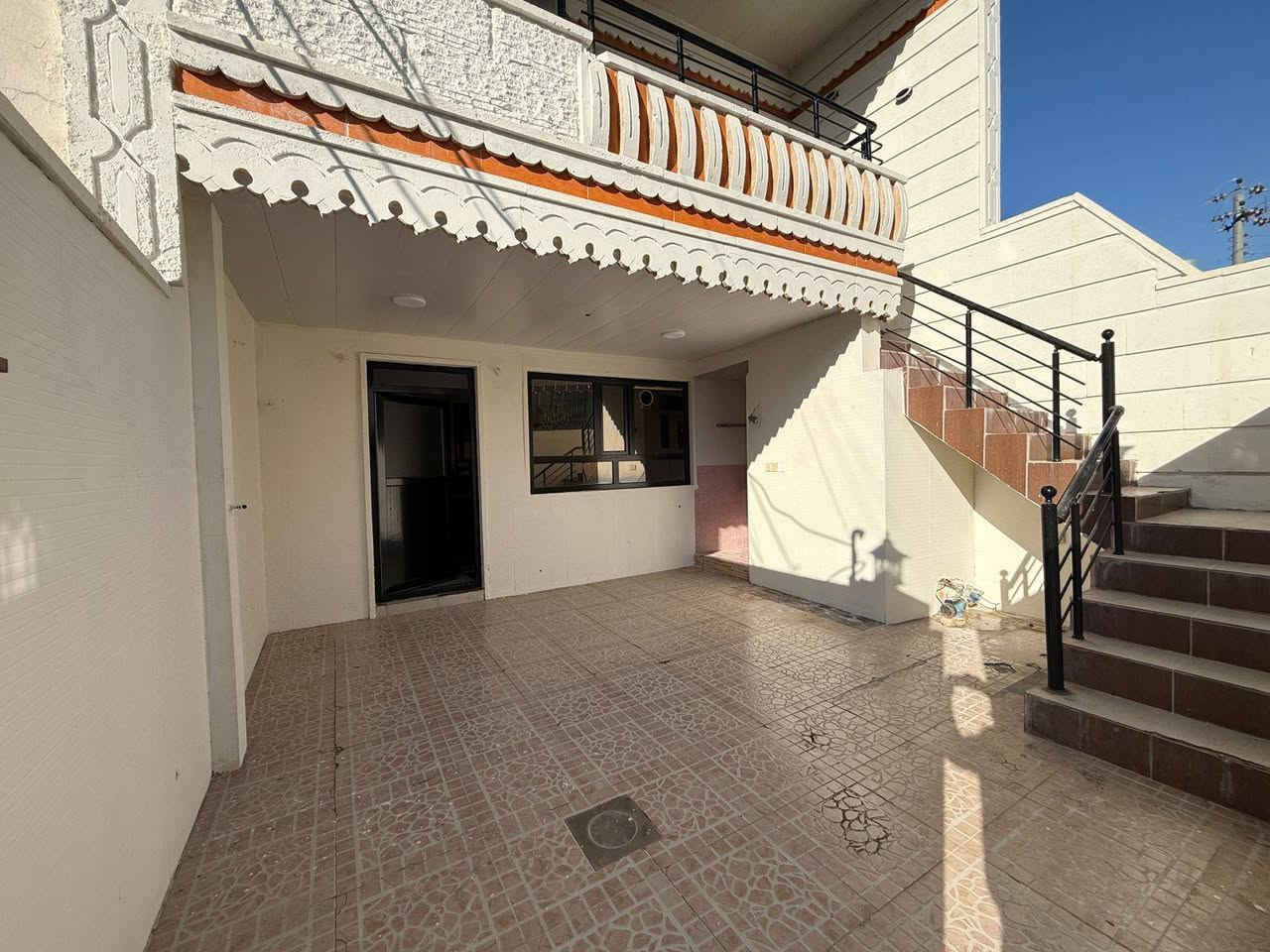 #دارللبيع حي ٥ حسارؤك 

#المساحة  125 متر قرب سوق زيلان 

#يتكون من ٣ غرف و هول و صاله استقبال  مطبخ و صحيات 

#طابو  يسجل مباشر باسم كل عراقي 

#السعر ٧٢٠ ورقه و مجال 

#للاستفسار https://t.me/aqaratalshmal
***********
***********
