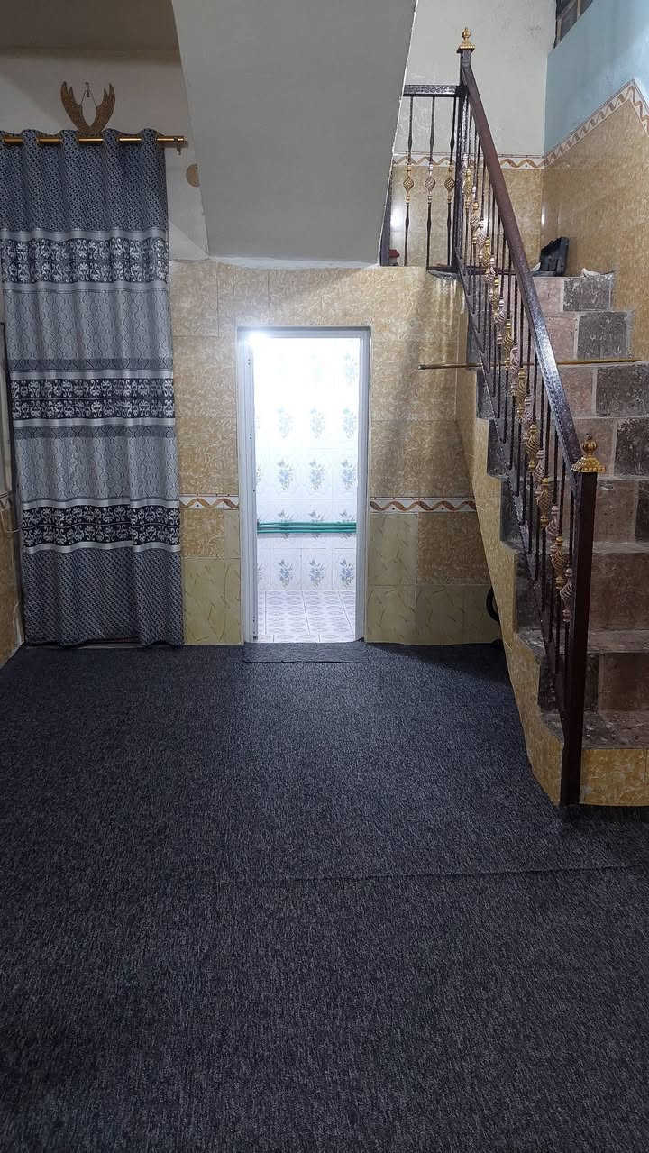 دار للبيع في كوفه شارع ميثم التمار دور الحوزه ٢٠٠ متر شارع ١٦ اي استفسار إتصال على رقم ***********
