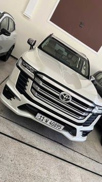 لاندكروز 2022 بريم اصل VX السياره كفاله عامه  ماشيه 36 الف محرك 4000 ت...