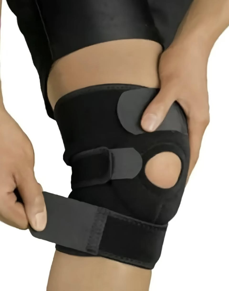 ✅ مشّد الركبة الطبي مع وسادة جل عند صابونة الركبة هو الحل المثالي للأشخاص الذين يعانون من آلام الركبة أو يحتاجون إلى دعم إضافي.
يمكن استخدامه في العديد من الأنشطة اليومية مثل المشي أو ممارسة الرياضة لتقديم الراحة والدعم اللازمين لصابونة الركبة.

✨ وداعًا لآلام الركبة مع مشد الركبة الطبي ✨
يوفّر مشد الركبة العديد من الفوائد، منها:

1️⃣ تثبيت واستقرار الركبة
تقوية المفصل الركبي وتقليل خطر الإصابة بالالتواءات والتمزقات الرباطية. ✅

2️⃣ تخفيف الألم والالتهابات
يساعد على تخفيف آلام تهيّج والتهاب المفصل الركبي، والتهاب الأوتار والغضاريف، كما يقلل الضغط ويوزّع الحمل على المفصل، مما يخفف الألم ويسهم في تحسين الراحة. ✅

3️⃣ دعم وتحفيز التئام الإصابات والجراحة
يوفّر الدعم اللازم للركبة المصابة ويحدّ من حركتها، مما يعزّز عملية التئام الأنسجة ويساعد على التعافي السريع. ✅

4️⃣ زيادة الثقة والأداء
مناسب للذين يعانون من ضعف أو عدم استقرار في الركبة، حيث يمكنهم من أداء الحركات بثقة أكبر وبدون خوف من الإصابة. ✅

5️⃣ الوقاية من الإصابات
يساعد في منع الإصابات أثناء ممارسة الأنشطة الرياضية المكثفة أو الأنشطة التي تتطلب حركات قوية للركبة. ✅

🌟 مميزاته 🌟
خفيف الوزن – مرن – سريع الجفاف – فائق النعومة – قابل للتنفس

للاستفسار والتواصل عـ ***********
او مراسلة الصفحة
