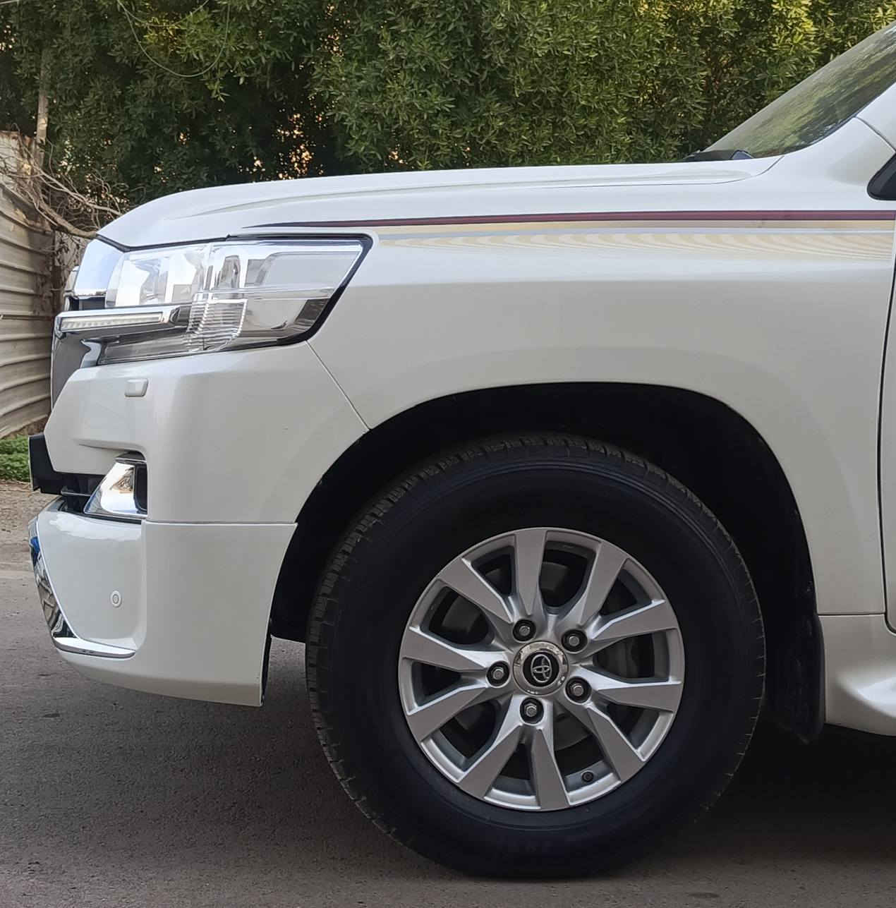 السلام عليكم
لاندكروز 2017 اصل ( ابريم ) رقم بغداد مشروع وطني ابسمي 

السياره مكفوله من الضربه والصبغ والتبديل والفتح وشرط حتى الدعاميات ابدون لاصبغ ولا تبديل شرط السونار
فقط بارد شي بصيط جدا تقريبا اربع اصابع بالجاملغ الامامي واصبع بالجاملغ الخلفي ومينشافن الا بالسونار 

مواصفاتهه . الابريم معروفه تچي فووول واحد على واحد

ماكو داعي لذكر المواصفات جنايتهه يعرفون هل شي

سعرهه...   515   يعني 51 الف ونص وبيهه مجال بصيط 

مكانهه بغداد

***********
