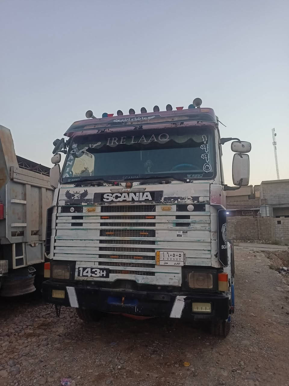 السلام وعليكم  سياره للبيع 43  موديل 95 مكينه كير  اكسن شرط   شاصي بي فطر مضرب جاج بسمنه حصه كاز رقم نينون مسجله تانكي طوناج صاقط السعر 170 وبيه مجال  الستفسار عل رقم ***********8
