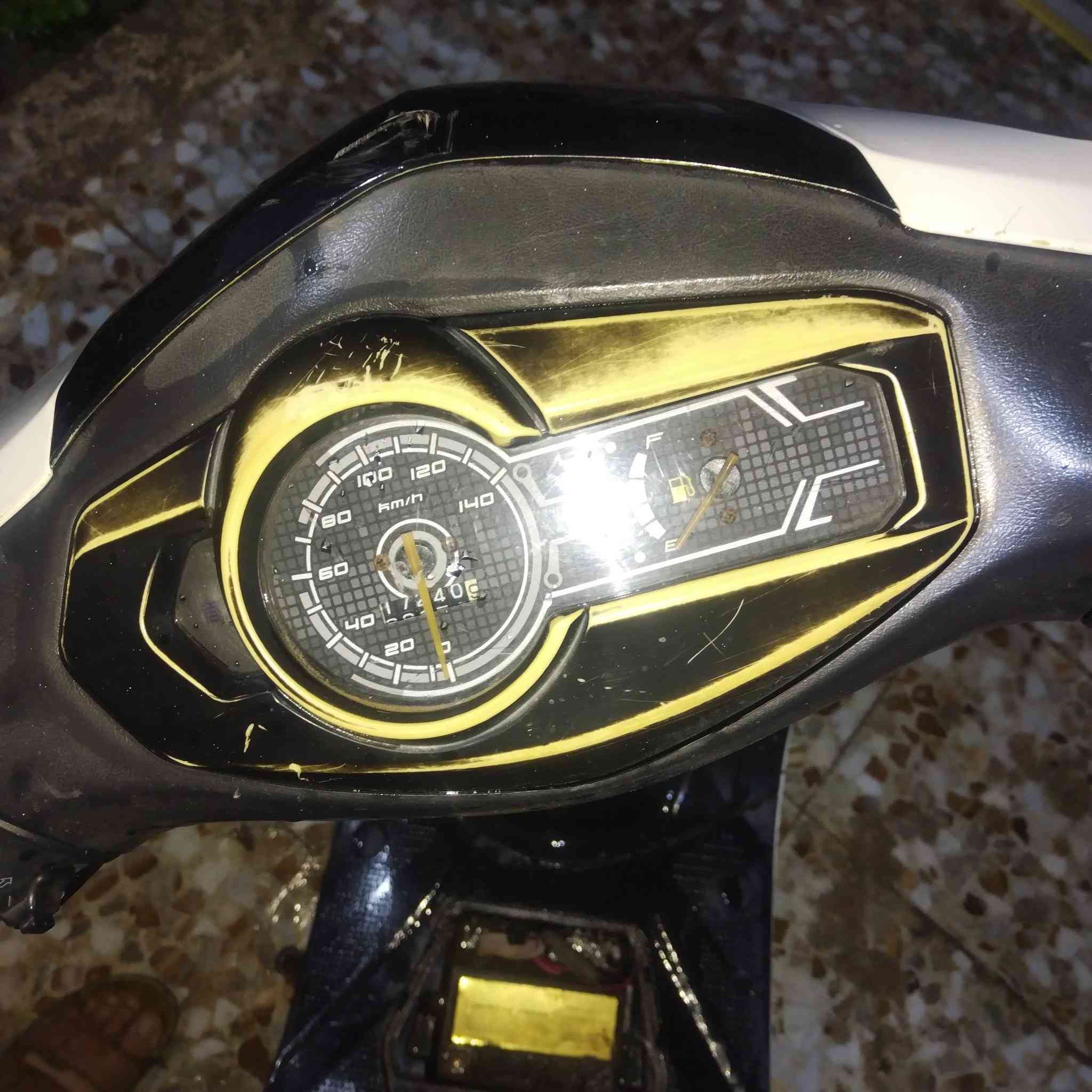 سلام عليكم.
الدراجة كاطعة نارية للعلم لاتبخير لاتنقيص دهن تايرات جدد مكينة ناعمة خير من الله ابيعة على وضعهة بسسب عدم التفرغ مكاني حلة
*********** بيه واتساب
