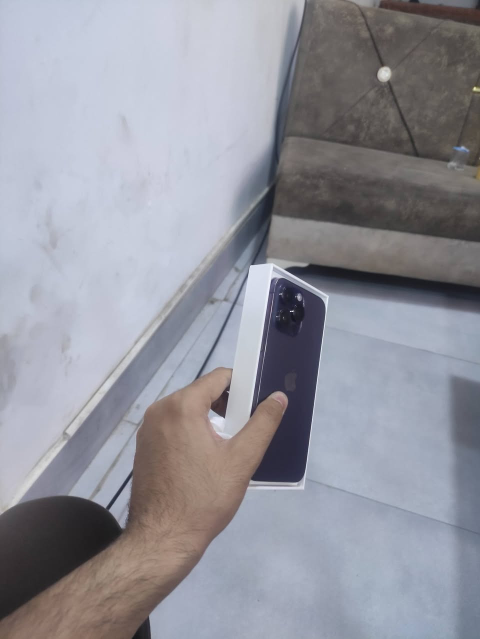 ايفون 14 برو ماكس الجهاز نظيف مكفول وتر بروف البطاريه 93 الجهاز ملحقاته كامله السعر 800 بيع مستعجل شراي يتصل***********
