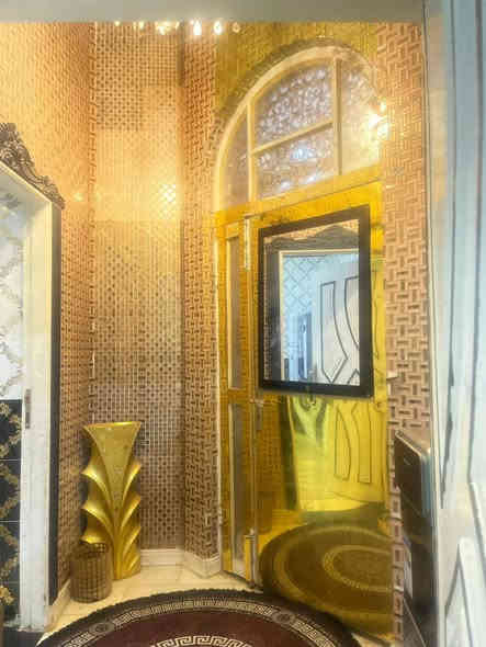 سلام عليكم بيت مساحه 262 بناء طابوك طابو زراعي يحتوي على غرفتين وصاله مطبخ مجموعه صحيات داخليه دوانيه عنوان ابو الخصيب حمدان قريب على شارع الفوك الصناعية سعر 140 بي مجال قليل رقم ***********
