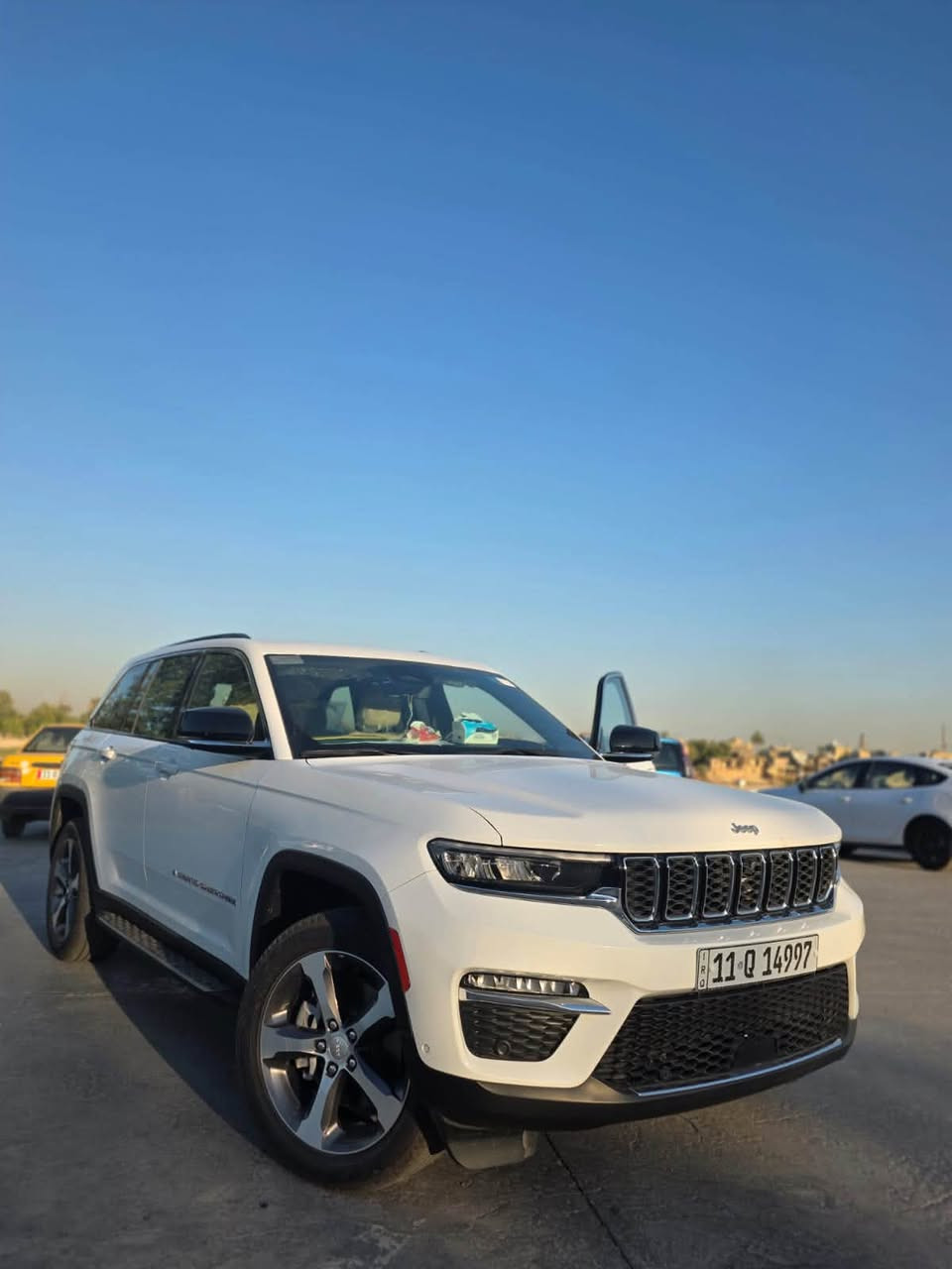 جيب كراند شيروكي 5 راكب لمتد
الموديل: 2024 خليجي وكاله هارلم

المحرك: ‎  V6 3.6L

العداد: 10الف كيلومتر

المواصفات:

* دفع رباعي 4x4. 

* رادار امامي مع مانع تصادم. 

* تحذير الخروج عن المسار . 

* تحذير النقطة عمياء ⚠ .

* نظام تحذير عند التقاطعات.  

* نظام تقليل الضجيج داخل المقصورة. 

* إنارة محيطية. 

* تعديل وضعيات مقود السائق كهربائيا. 

* مرايا تعتيم ذاتي. 

* سقف بانوراما.   

* شاشه كبيرة 10.1 انج . 

* نظام الخرائط (GPS).

* لوحة القيادة بقياس 12 أنچ. 

* شفتات بالستيرن. 

* المصابيح الأمامية LED.

* كشافات الضباب LED. 

* دخول ذكي. 

* بصمة على 5 ابواب للدخول الذكي. 

* تشغيل عن بعد.

* الصندوق الخلفي كهربائي.

* ذاكرة لحفظ وضعيات الجلوس للسائق. 

* المقاعد الأمامية كهربائية.

* المقاعد الأمامية تدفئة وتبريد.

* حساسات امامية. 

* حساسات خلفية. 

* 5 راكب.

* مكيف خلفي

* تدفئة ستيرن. 

* مانع تصادم خلفي.

* بلوتوث تلفون. 

* محدد سرعة. 

* نظام التشغيل والاطفاء الاوتوماتيكي ( Auto Start System ).
مكاني بغداد 
للاستفسار الاتصال على الرقم ***********

‭***********‬

‏‭
