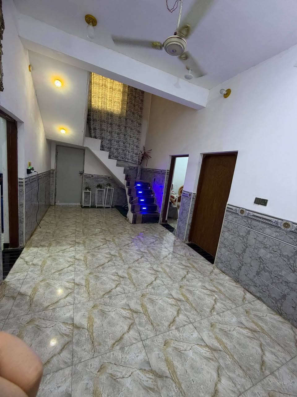 💢💢 للايجار للايجار 💢💢
السبل نزلة المدرسة مساحتة 200 بناء جديد ونظيف 
غرفتين وصالة واستقبال ومطبخ وحمامات داخلية وخارجية وطارمة 
ايجارة 200 الف .***********
