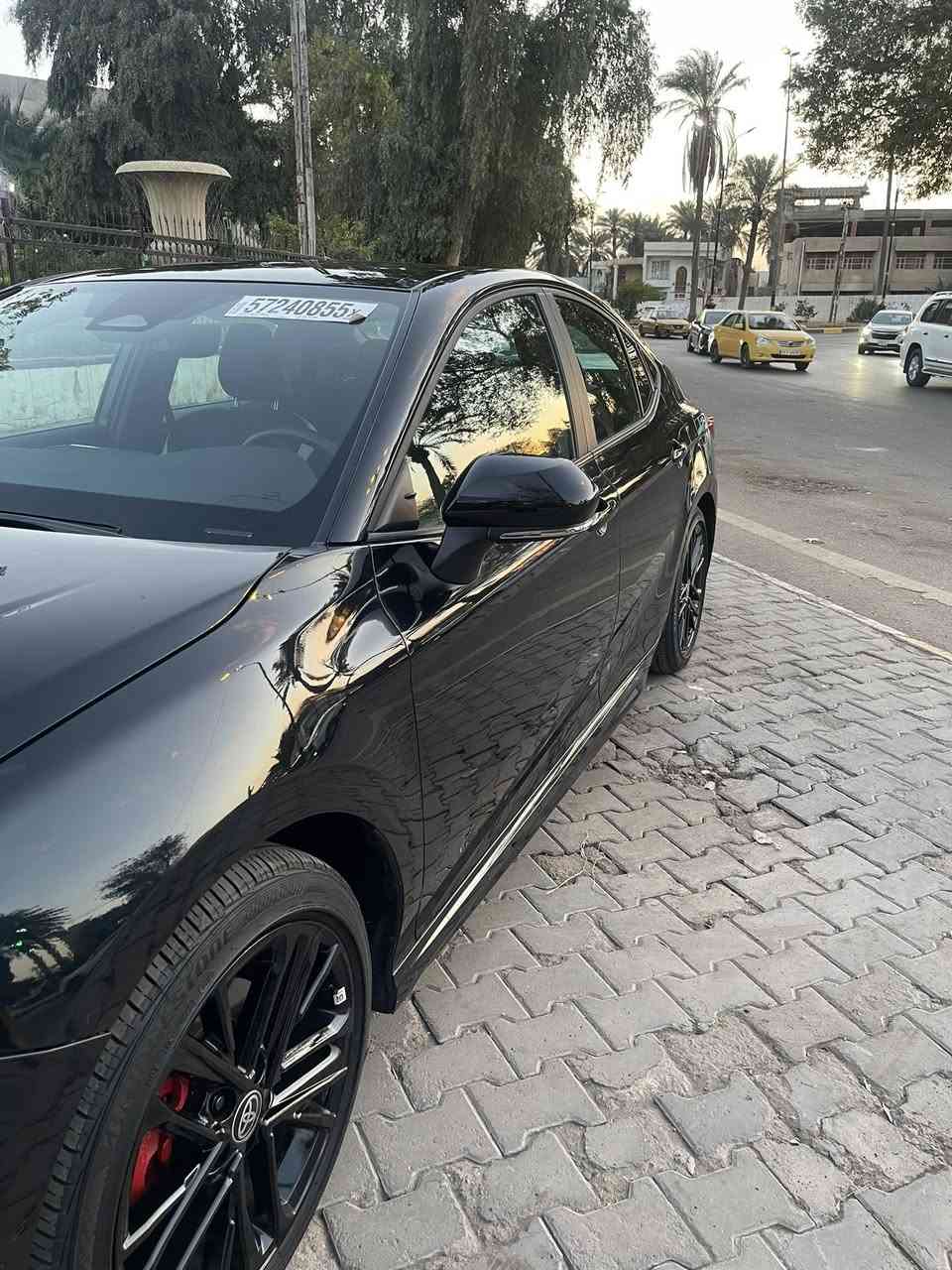 كامري هايبرد 2025  CAMRY SE NIGHT SHADE HYBRID  للبيع فقط 
الون : ( اسود )
حجم المكينه : 2500 
نظام الحركة : 2WD سحب 

المواصفات :

1. شاشة صغيره  كاربلَي اندرويد اوتو 
2. كامرة خلفية 
3. بصمه 
4. شحن وايرليس
5. رادارات جانبيه
6. تشغيل عن بعد 
7. قطعتين تبريد
8. هندبريك بصمه
9. كشنات جلد ، كهرباء 
10. ثلاث انظمة قيادة 
11. شفتات ستيرن
12. تحديد مسار وقياده ذاتيه
13. ويل 18 تاير برجستون
*مرقم بغداد  

*السيارة جديده استيراد شخصي ممشى14 الف ميل قابل للزياده ضررها خلفي بدون ايرباك صبغ فقط قبغ الجنطه و تعديل الجاملغ الخلفي بارد .
 لمعرفة السعر المراسله ع الخاص 
او الاتصال ع الرقم *********** يتوفر وتساب ايضاً 
علماً ان السياره في بغداد الكاظميه
