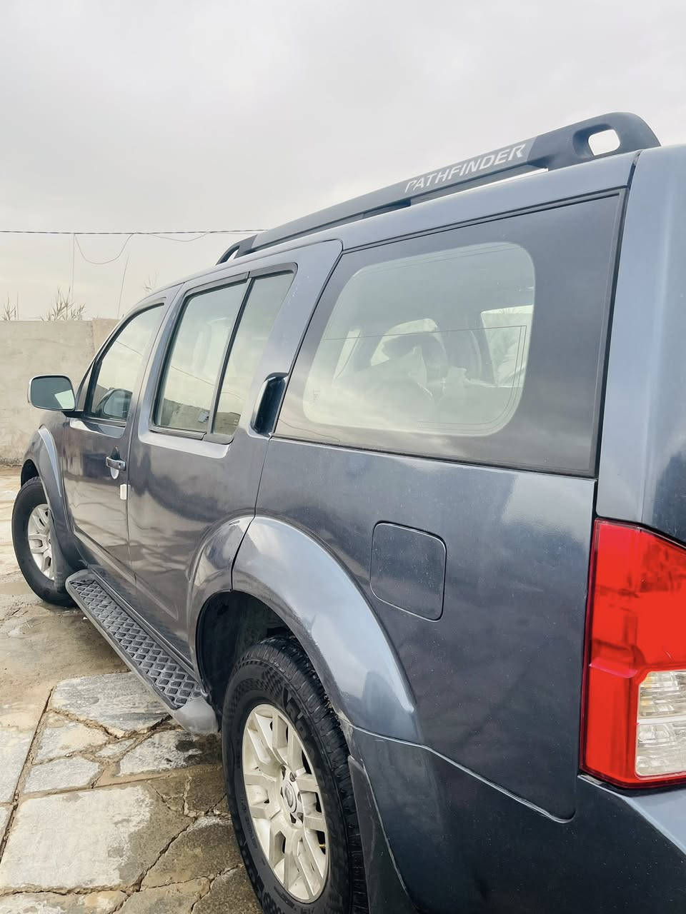 السلام عليكم للبيع نيسان بافندر 
مديل ٢٠٠٨ سياره جديده وجاهزه 
بسمي رقم انكلزي سنويه ل٣٠ 
سياره مكفول من الضربه وصبغ
عده جهه السايق بيهه جراد وصبغته
تبريد تتفئه شغلات تخم تاير شاشه كبيره 
كمره ٣ قطع تبريد 
السعر ٧٧ وبيهه مجال 
عنواني بغداد الجديد 
*********** لبيع أو مروس بكوري
