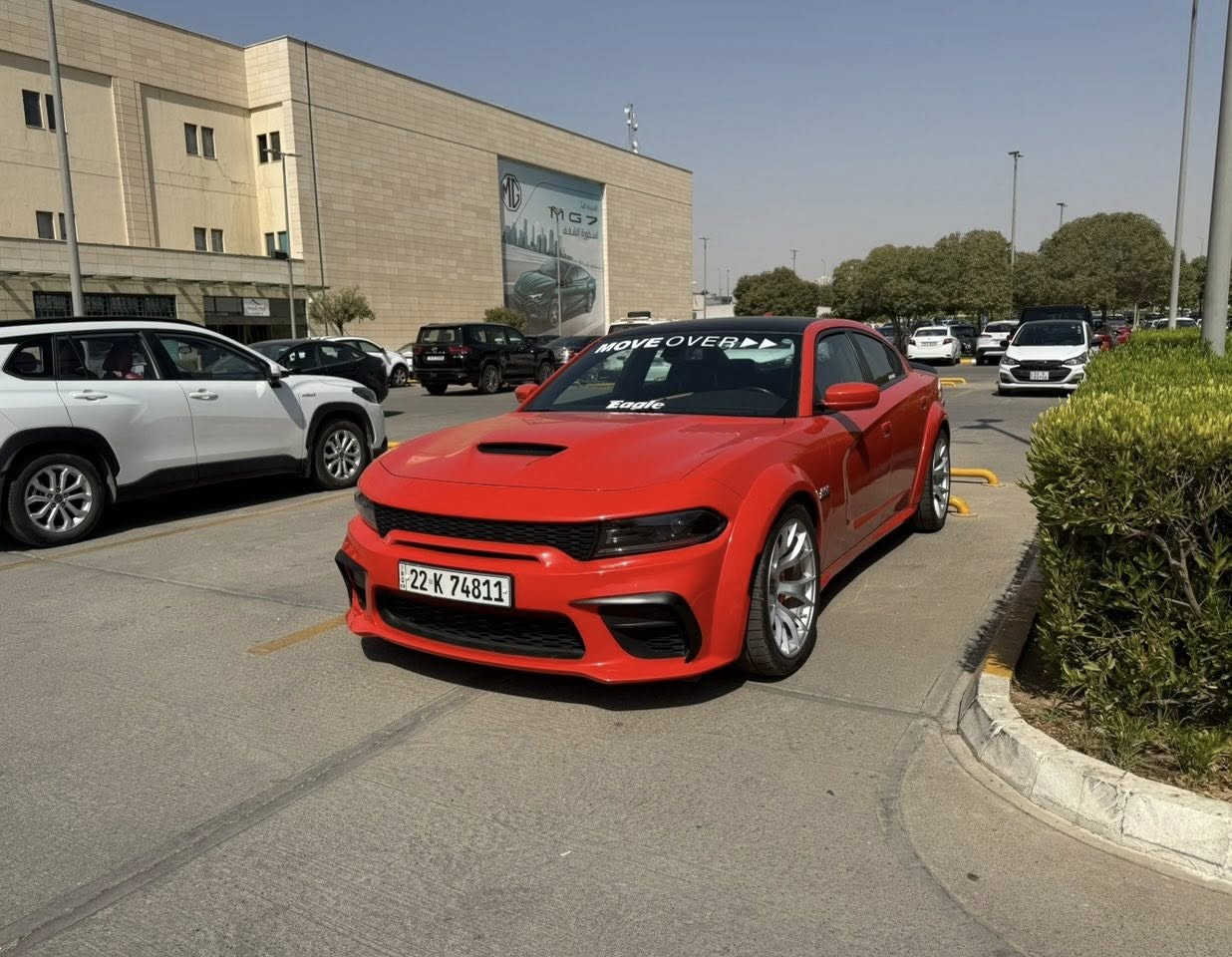 ‏ 
جارجر وايد بدي اصل لون برتقالي مميز  2022 🔥🔥
السيارة ماشية فقط 36  الف 
مكفول من كلشي من الشخط او الصبغ او الضربة ومابيها لو كلبس نقص ١٠ ورقات انطيك
فول مواصفات عدا الفتحه 
للاستفسار ***********
سعر 360
