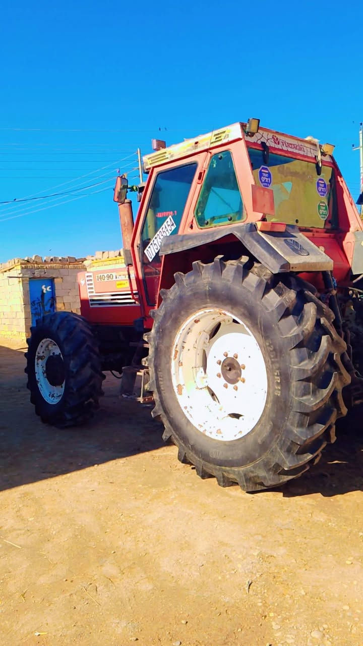 سلام عليكم فيات 140فول مواصفات فول عادي اكسل بارز مكفوله كفاله عامه كير اكسل محرك مكان ميسان كميت 
***********
