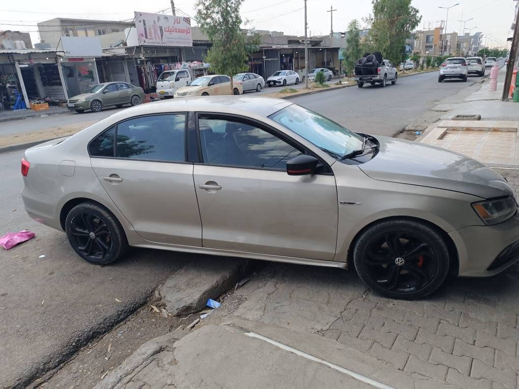 Volkswagen , jita 
model : 2015 
تەنها چامڵغ و نیو دەرگای شەکن لێدانی هەیە بەبێ ناوگرتن ، گێڕو مەکینە و هەموو شتێکی بە شەرت ،، کوشت هیتەر ، مەکینە 1.8تۆربۆ ، مواسفات ئەمریکی ، هەزەی نوێیە ، بەڵام سەنەوی بەسەرچووە ، وە سەیارەکە نمونەیە لە پاکی  
بۆ زانیاری زیاتر ، پەیوەندی بەم رەقەمەوە بکەن لە رەقەم و لە واتساپ :***********
وە نرخی ٩٥ گەڵا و مەجالێکی برایانە أربيل, العراق
