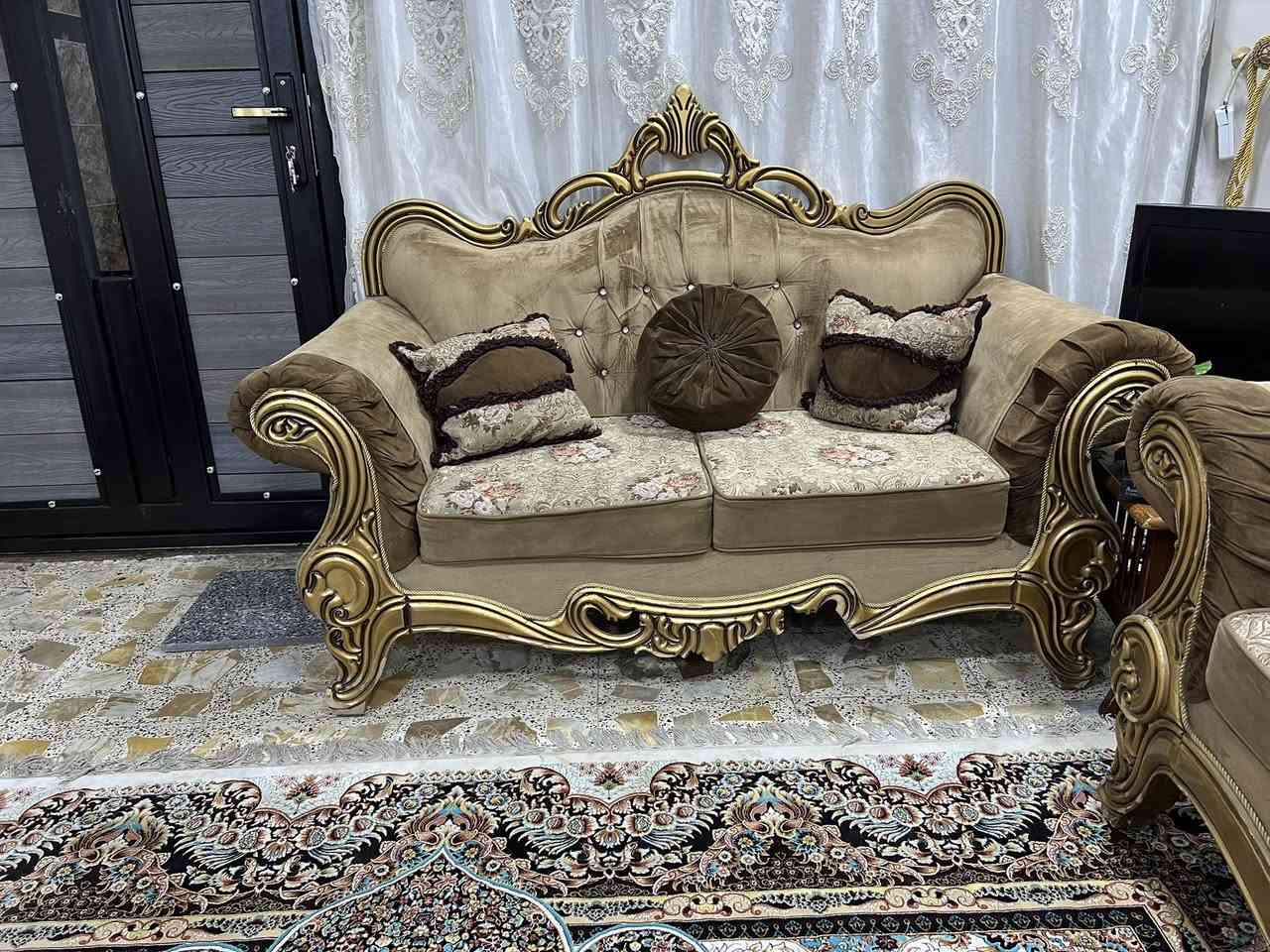 سلام عليكم تخم ملكي بحاله جيده صنع عراقي عمل محلات الدر
السعر 600 قابل التفاوض العنوان بغداد الشعب اتصال ***********
