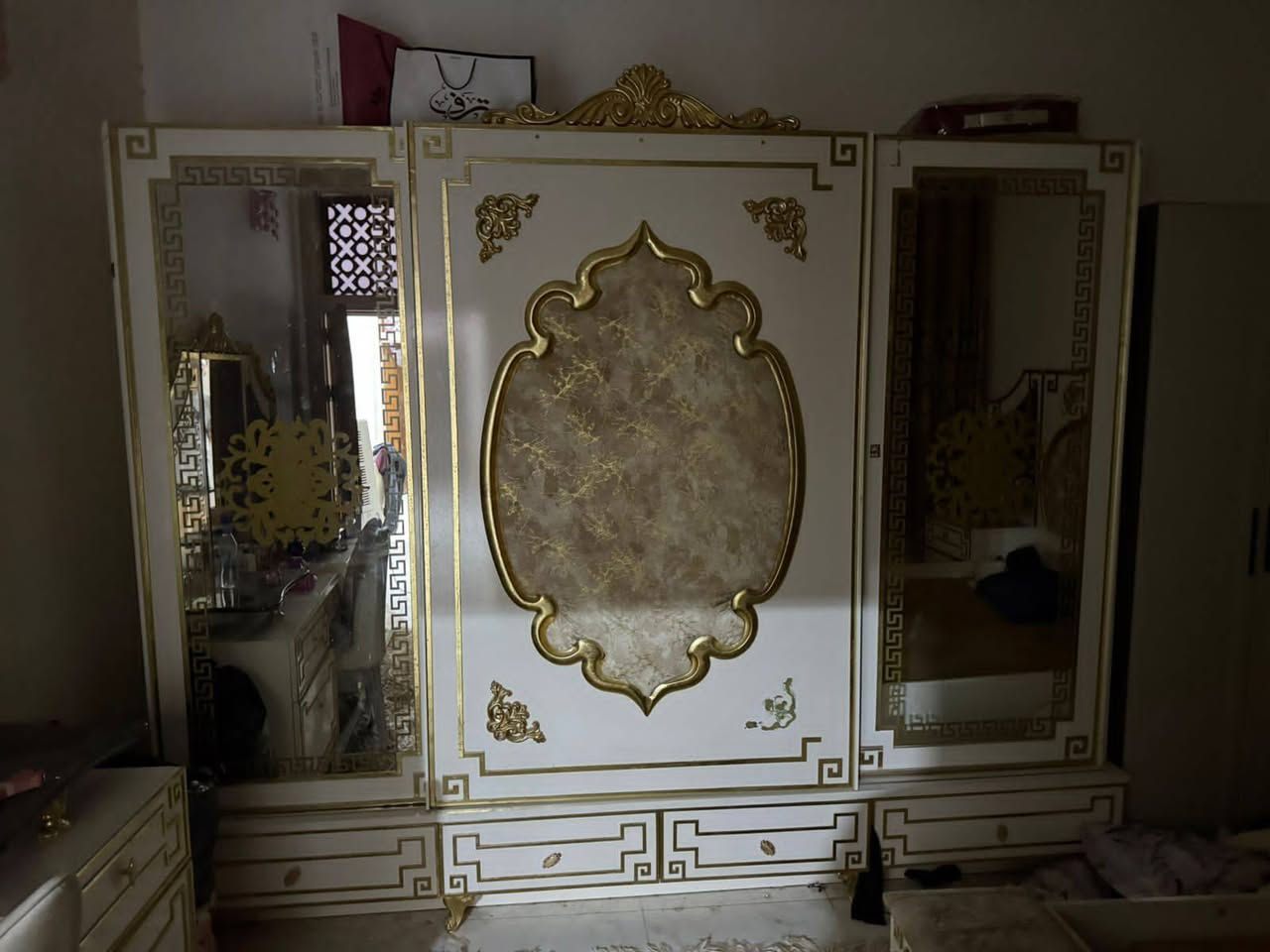 مكلف بالنشر
الثلاجه ٢٠٠
المجمده ٣٠٠
الغرفه ٢٥٠ عدا الجربايه 
الديوان عشر مقاعد ١٧٥
الغراض كله جديده ونضيفه وتجي وتشوف بنفسك 
العنوان الديوانية حي الجامعة 
للاستفسار التواصل على الخاص او
على هذا الرقم***********
