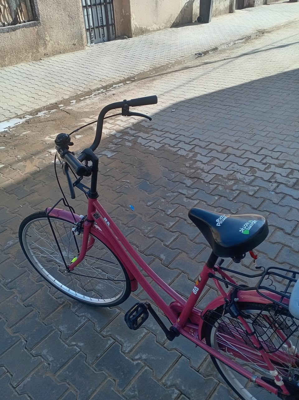 باسكل حجم 26 شركه بيدي لون وردي على بنفسجي نضافه 95/100 سعر 140وبي مجال الاستفسار *********** مكاني نجف كوفه شاررع المعمل
