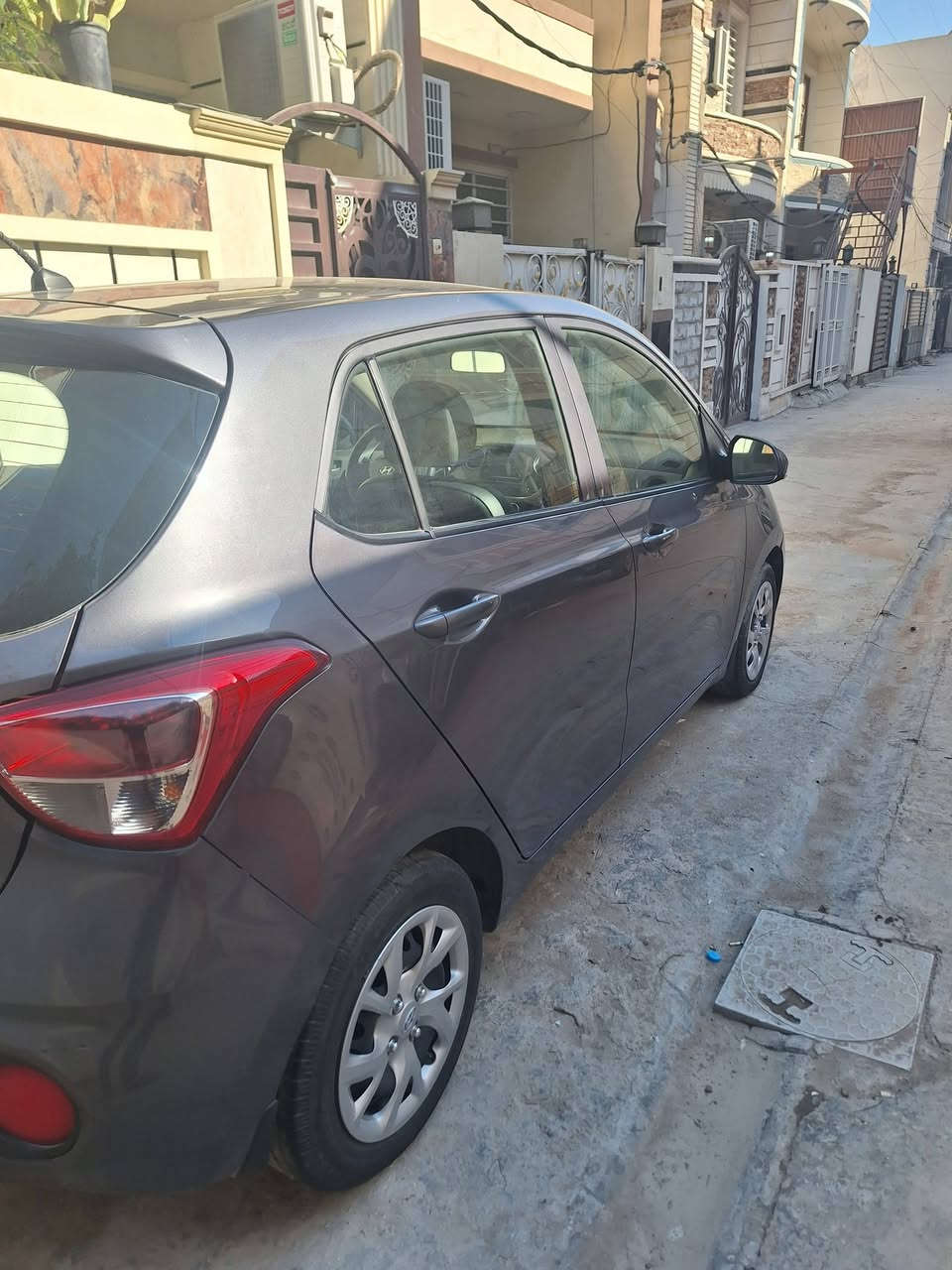 للبيع i10
السيارة موديل 2020
شاشة اصلية كامرة 
تحكمات استين
ماشية 54الف
خليجية بيهة شوية بقبق الصندوك بارد وصبغ 
السيارة جديدة مناقصة اي شي 
السعر120$وبيه مجال شي بصيط مال تقديرك وجيتك
للتواصل:***********
***********
