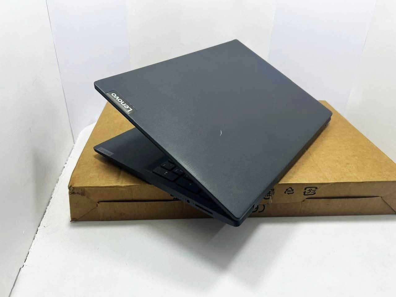 لابتوب Lenovo  استعمال خفيف جدا ((مكفووول )) 
 مع جميع اغراضه للبيع بسعر مميز فقط 175د دينار 🔥🔥🔥

ممتاز  للاعمال المكتبيه والتصفح والدراسه والتوجيهي والجامعات 

Intel celeron جيل 13
Ram 4 GB 
SSD 256 GB
15.6 inch  

معه شاحن اصلي 

 شنته وماوس هديه 
 
للطلب والتواصل 

#لابتوب
#laptop


**إذا كنت صاحب هذا الإعلان وتريد حذفه لأي سبب، رجاءا أرسل رسالة إلى الدعم الفني**