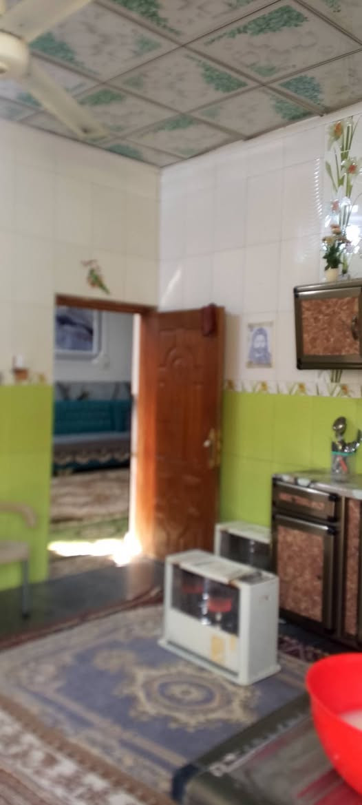 السلام عليكم بيت طابق واحد مساحة ٢٠٠ متر كامل من كلشي جاهز بيت نظيف مرتب مكاني حلة وردية خارج للاستفسار ع رقم/***********
