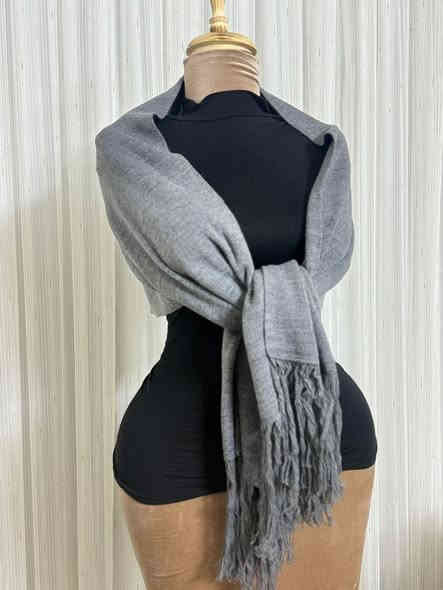 #المميز #دائمآ
خلي اطلالتك تجمع بين الدفء والاناقه❄️ 
سكارف 🧣ميكاسا🇹🇷الاصلي السعر (8)     
✨°° كوديا للشالات °°✨
☎️ 0771 503 1560
للحجز والاستفسار🚕🚕
يرجى مراسلة الصفحة التوصيل لكل محافظات العراق 
بابل المسيب/ شارع البلدًيه /داخل مجمع الرحمن
