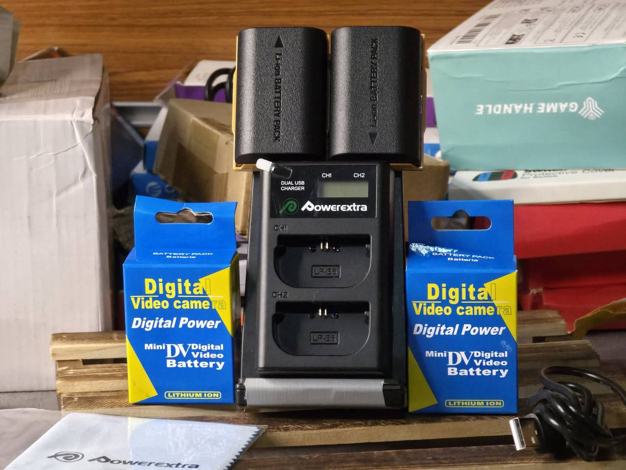 السلام عليكم قاعدة شحن مع بطاريتين  متوافق مع عدة مديلات هذا شاحن USB مزدوج من Powerextra مع بطاريتين بديلتين من طراز LP-E6. 
التوافق: متوافق مع كاميرات Canon EOS DSLR مثل 80D و 6D و 7D و 70D و 60D و 5DS R Mark II III IV.
اكتب سعر واني اجيك


**إذا كنت صاحب هذا الإعلان وتريد حذفه لأي سبب، رجاءا أرسل رسالة إلى الدعم الفني**