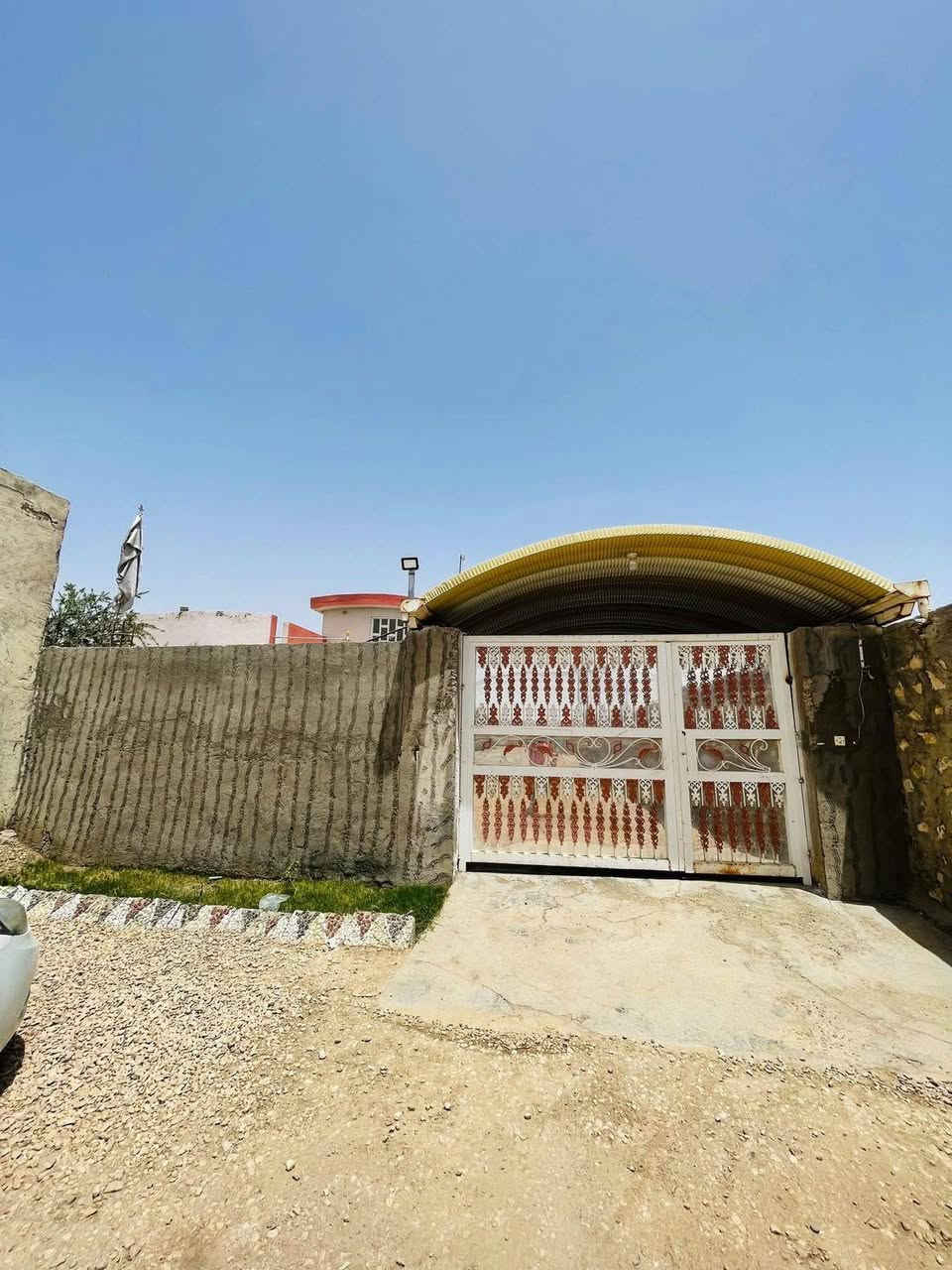 دونم للبيع
في النجف قظاء المناذره حولي الحيره طريق الصنين منطقة الرويطات قرب مدينت الاعاب الأرض السعيده 
مجاور جامع ذو الفقار 
 طابو زراعي سند 25 ب اسمي 
مع دار المساحة 300بناء مع الأثاث 
مع هيكل دار 150متر 
تفاصيل الدار (إستقبال 5x14 مع هول 5x10 مع صالة 5x6 مع 4 غرف نوم 
مع مطبخ بارد وحار 5x7 مع صحيات داخلية وخارجية 
مع حديقة امامية وخلفية 
الاستفسار على السعر الاتصال على الرقم *********** موجود واتساب
