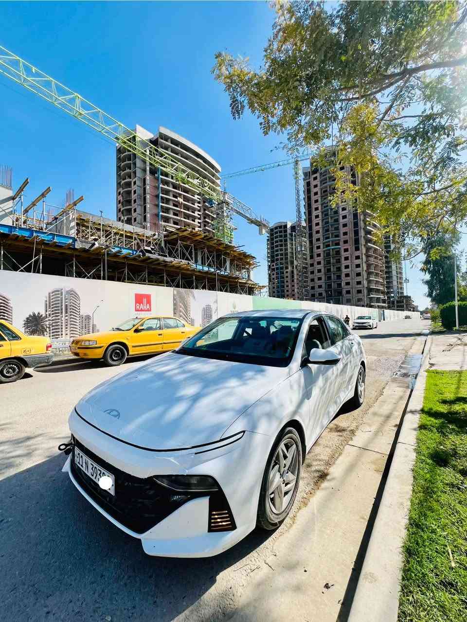 السلام عليكم 
اكسنت/2024 كوري 
بيه بل جاملغ  الخلفي شخوط خفيفه
السياره كفاله عامه 
ماشيه35 /محرك 1600 
العنوان بغداد> للاتصال {***********}
