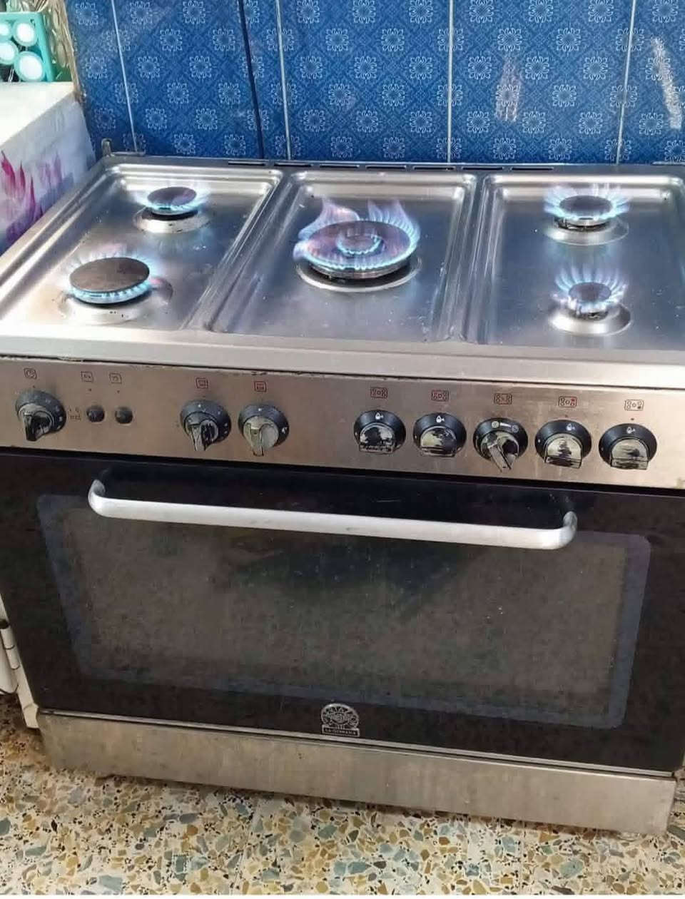 السلام عليكم صيانة واقعية تصليح كافه انواع الطباحات ***********
