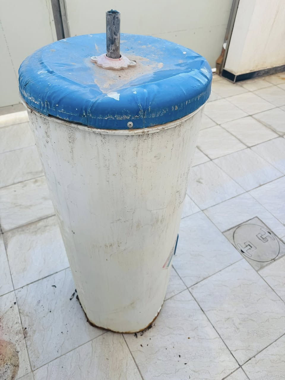 السلام عليكم 
سخان 160 لتر حقيقي 
شغال 100‎%‎ شرط الفحص وحراره عاليه 
*********** 
غير متواجد على النت
