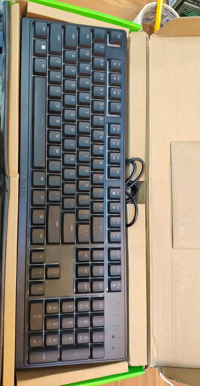 #كيبورد 
#Razer Ornata V3 X Low Profile Gaming Keyboard

📦 مميزاته باختصار:
كيبورد ألعاب سلكي.
أزرار منخفضة (Low Profile).
مفاتيح هادئة Silent Membrane.
مقاوم لرذاذ الماء.
إضاءة RGB من شركة Razer.

ب 30 والتوصيل مجاني


**إذا كنت صاحب هذا الإعلان وتريد حذفه لأي سبب، رجاءا أرسل رسالة إلى الدعم الفني**