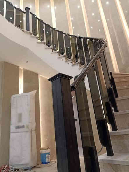 محجرات المنيوم تركي بضمان فعلي
تخفيضات اللاسعار وعروض خاصة  ✨

سعر المتر الدائري ( 35.000 الف ) 💥
      ( ملاحظه) جميع الالوان ) 🌈⚡️
ضمان فعلي/ 5 سنوات ⚡️كرسته وعمل ونقل🏡
سعر الدنكه العاديه ( 35,000 الف ) 🇹🇷
سعر الدنكه المربع (65,000 الف ) 🇹🇷
سعر الدنكه الكرستال( 150 الف ) 🇹🇷
سعر الرمانه الديكور (3000دينار ) 🇹🇷
 

  ( ملاحظه ) تتاكد من نوع المقطع والكيج اذا مو نفس المواصفات المذكوره يرجع الكادر. 📴

محجر المنيوم تركي ( مربع ) 🇹🇷
سعر المتر (60,000 الف ) الالوان الاسود والشمباني⚫️

محجر جام( cnc ) تركي 🇹🇷 
 جام 10 ملم مقسئ 
سعر المتر (,65,000الف ) 🪞💢
ضمان / 5 سنوات 💯

ملاحظة) اذا عندك درج تريد تسويله محجر وتريد تعرف شكد يكلف 💵بس صور الدرج مقطع فيديو 📸أرسله على الصفحه او على الواتساب ونحسبلك التكلفه بالزايد شكد يكلف ونرسلك الصور والموديلات 🎞️
#خليك_بالبيت 🏠 احنا نجيك 
الاسعار تشمل جميع المحافضات 🌏
 ( العنوان) بغداد الأمين الثانيه
مستعدون لتنفيذ كافه اعمال المحجرات للشركات والدوائر الحكوميه والاهليه وباسعار تنافسيه وكوادر ذو خبره 

لايك للصفحة👍 ليصلكم كل ماهو جديد 🆕
للتواصل ارسال رساله او الاتصال بنا  ☎️ 

( واتساب )***********✅✅

( ومن الله التوفيق )
