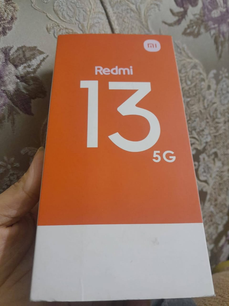 *********** السلام عليكم حبايب موبايل ريدمي 13 جديد غير مستخدم بعده مامعرب الذاكره 256 السعر 120
