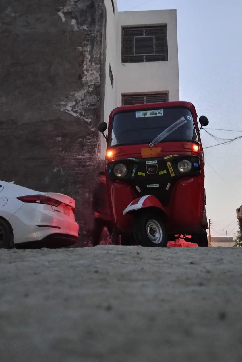 سلام عليكم تكتك موديل 18كير ومحرك جدد 
مكاني بغداد المحمودية تكتك معمره رقم بغداد 
نكليزي ب 5100وبيه مجال ***********
