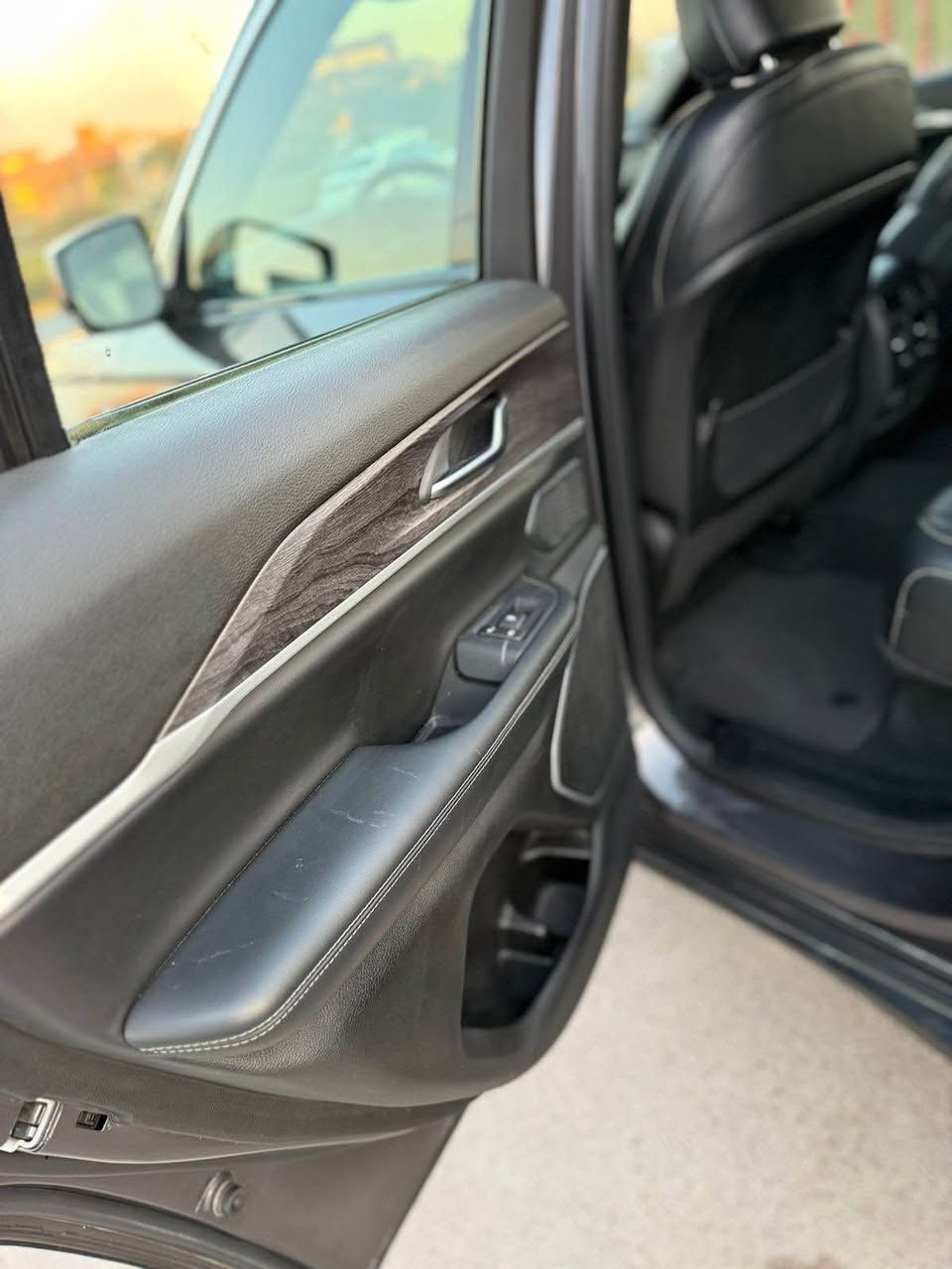 السلام عليكم 
للبيع جيب ماشيه 27 الف مايل

المواصفات 
 خمسة راكب
موديل 2024 
4XE 
بانوراما 
خزن ميموري 
رادار امامي 
رادار خلفي 
حساسات خلفي 
اوتو بريك 
نضام سبورت 
السياره نضام بلگن يعني ( كهرباء + بانزين + شحن) 
كشنات جلد 
هيتر كشنات 
فور ويل 
نضام منحدرات 
جنطه كهرباء 
كراسي كهرباء 

السياره فووووووول مواصفات 
حادثهه بنيد مبدل اصلي نفس اللون 
+ دعاميه اصليه نفس اللون

يعني السياره بدون قطرة صبغ وبدون دواخل شرط شاصي ولغد كفاااااله عامه 
گير محرك كفاله عامه

السعر 320 الف 

الرقم ***********
عنواني بغداد السيديه بغداد, العراق
