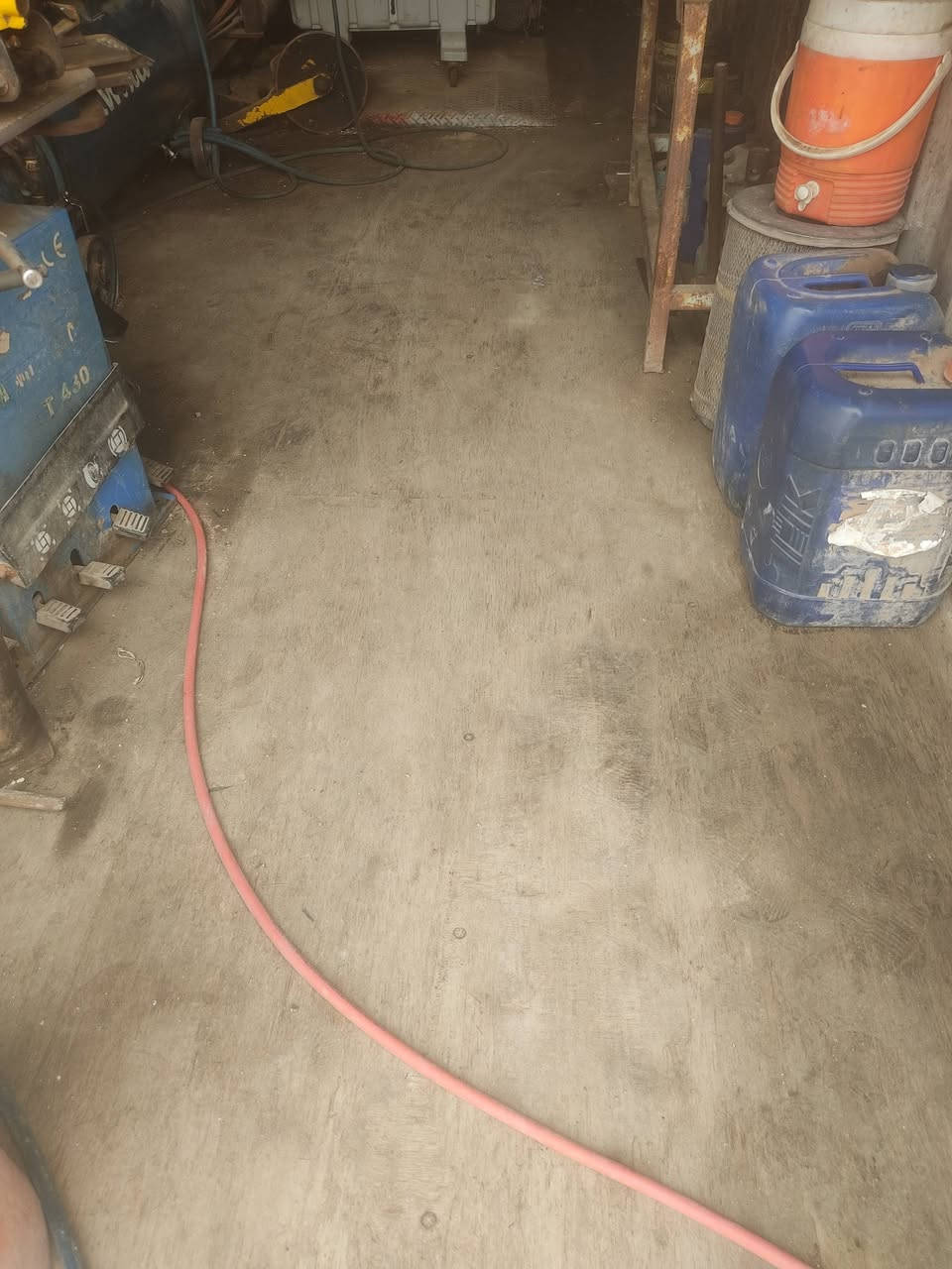 سلام عليكم حاويه البيع 12متر سعر مناسب ***********
