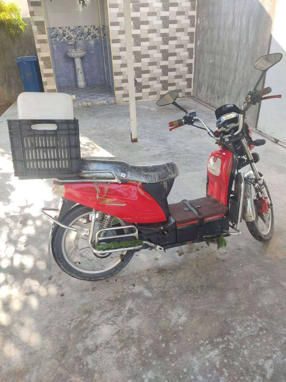 موتور للبيع هورلي موديل 23 السعر 350 وبي مجال بطاريات على الفحص حي الشهداء وبي مجال على الواتساب هذا الرقم بي واتساب ***********
