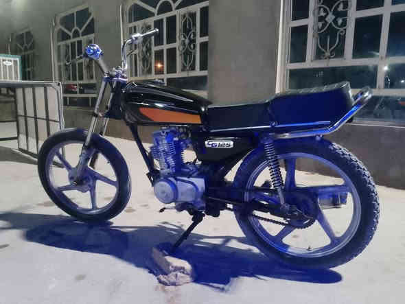 سلام عليكم دراجة للبيع شغالة ابيع كوم حديد اريدها250وبيها مجال للشراي رقمي***********
