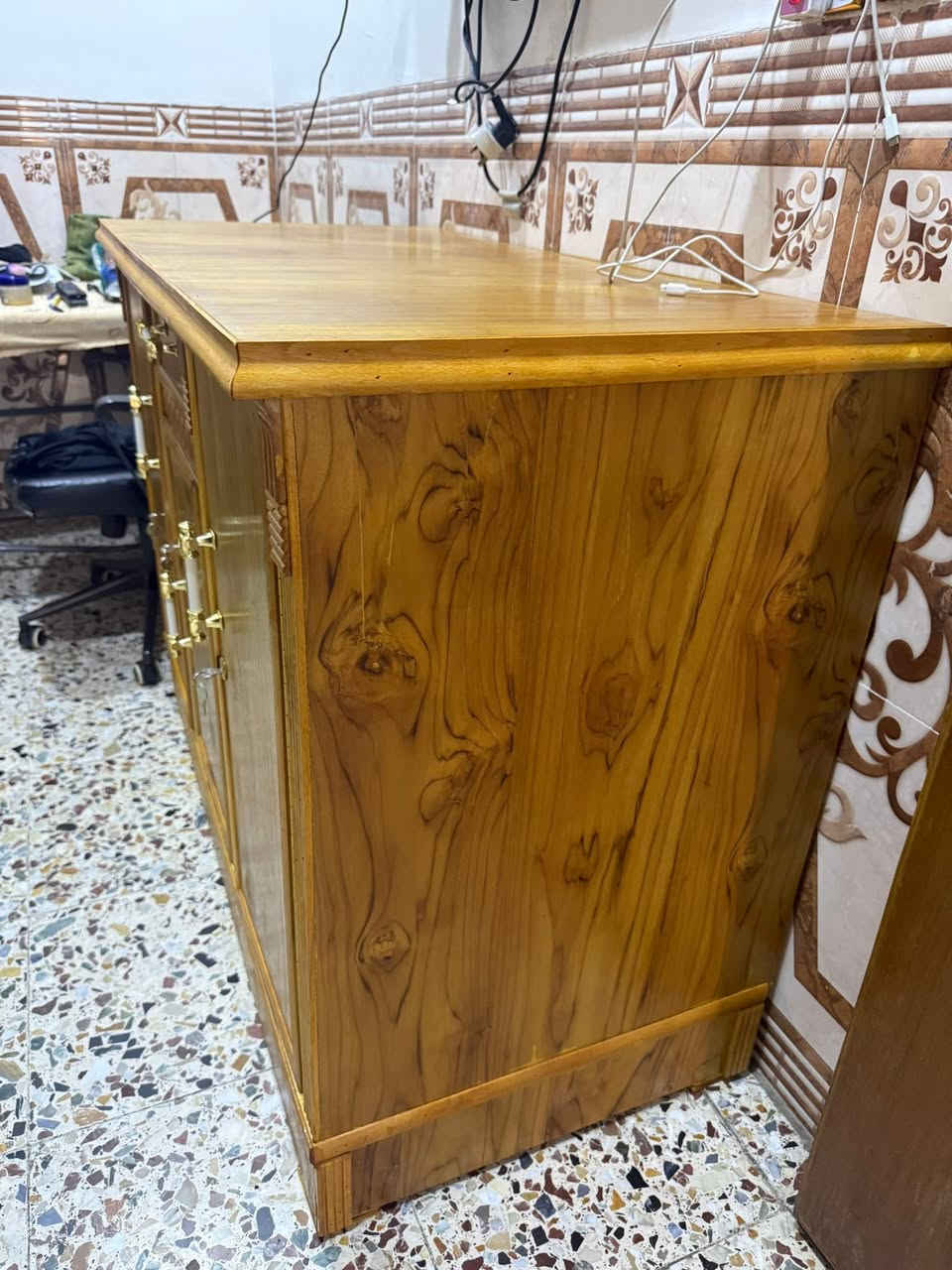 بوفيه جديده للبيع صاج اصلي بعدها مامستخدمه
قياس ٩٦*١٢١
عرض ٦٠ 
صاج اصلي تفصال 
سعر ٢٢٥ وبيه مجال  رقم ***********
