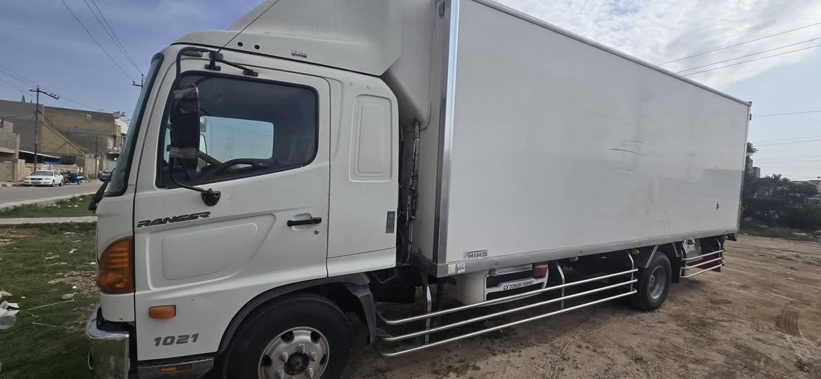 اصل ١٦ معلايه ١٨  باسمي شخصيا رقم بغداد
يسره بلاد 
٦ وربع 
مكفول شاصي 
تخم تاير دلوب 
مكينه فاكيوم ٨٠
٦ براغي 
براد شغال 
***********
