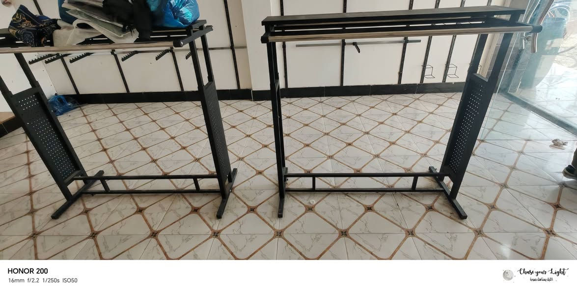 السلام عليكم اثاث محل ملابس للبيع شلع المكان جزيرة الخالديه للاستفسار ***********
